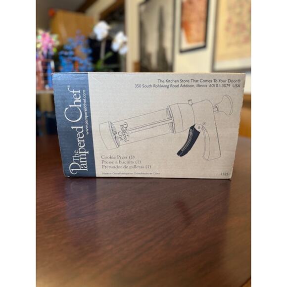 Pampered Chef Cookie Press with a bunch of different-shaped presses - Picture 1 of 2